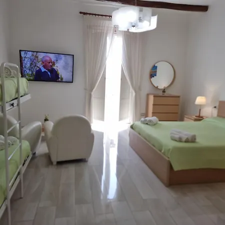 Al Teatro Verdi Luxury Apartment Salerno Exterior photo
